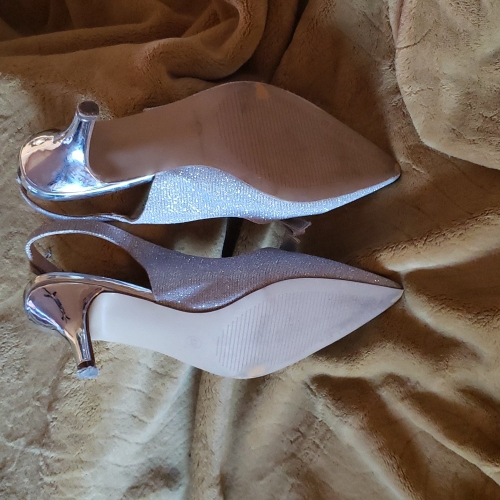 Silver heels - Picture 2 of 3